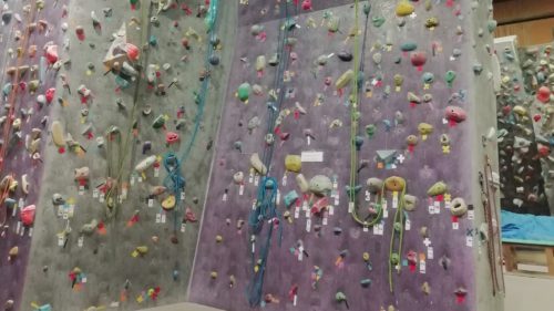 神奈川県のクライミング施設「クライミングジム ビッグロック 日吉店」